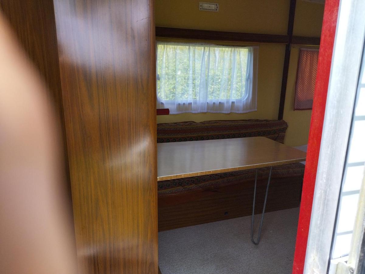 Camping La Foret Du Morvan Vintage Caravan Larochemillay Exteriör bild